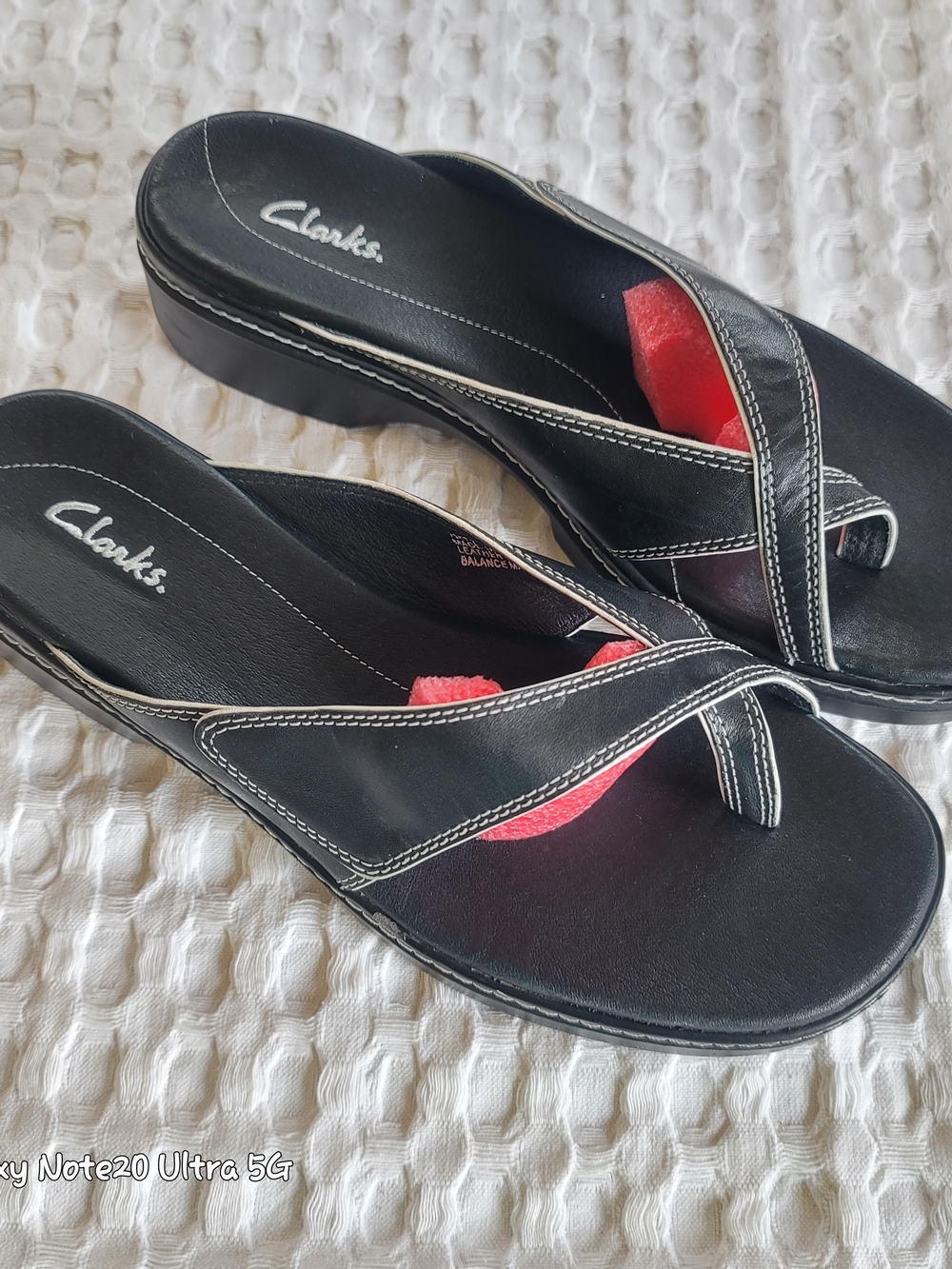 Clarks Black Leather Criss Cross Toe Loop Slide Sandals Women's Size 10 Comfy